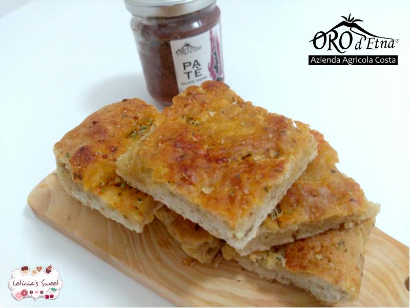 Focaccia con paté d’olive